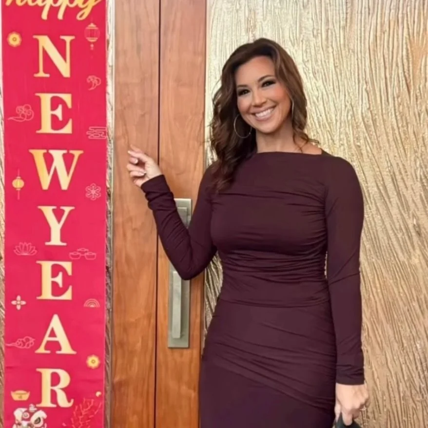 Happy Valentines @keri.murphy I LOVE YOU ❤️ 

I took this photo last night of my beautiful wife as we were heading into our neighbors Debra and John's house for a beautiful dinner celebrating the Chinese new year!