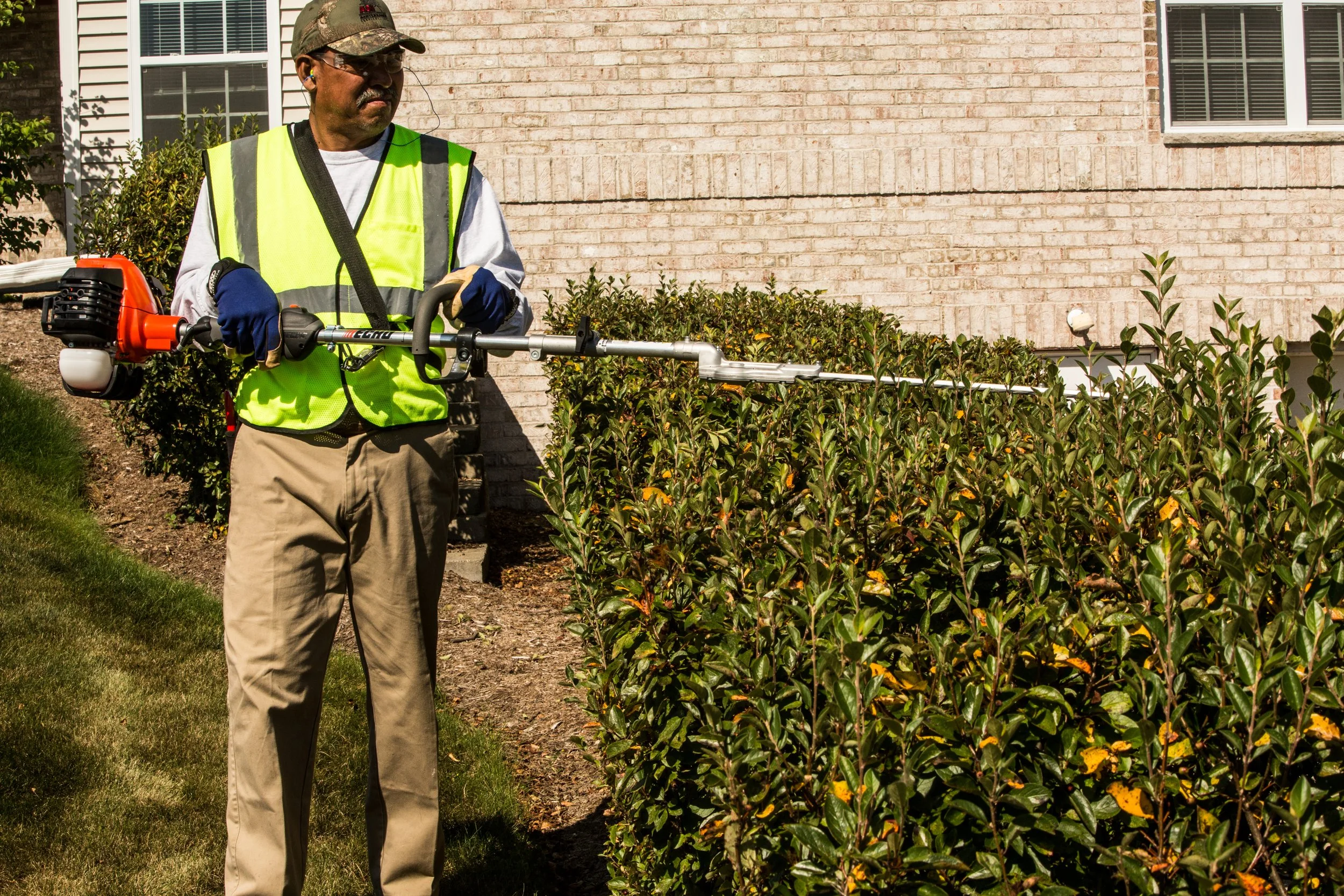 Tool-less, lead-in coupler allows for fast easy changes on multiple attachments