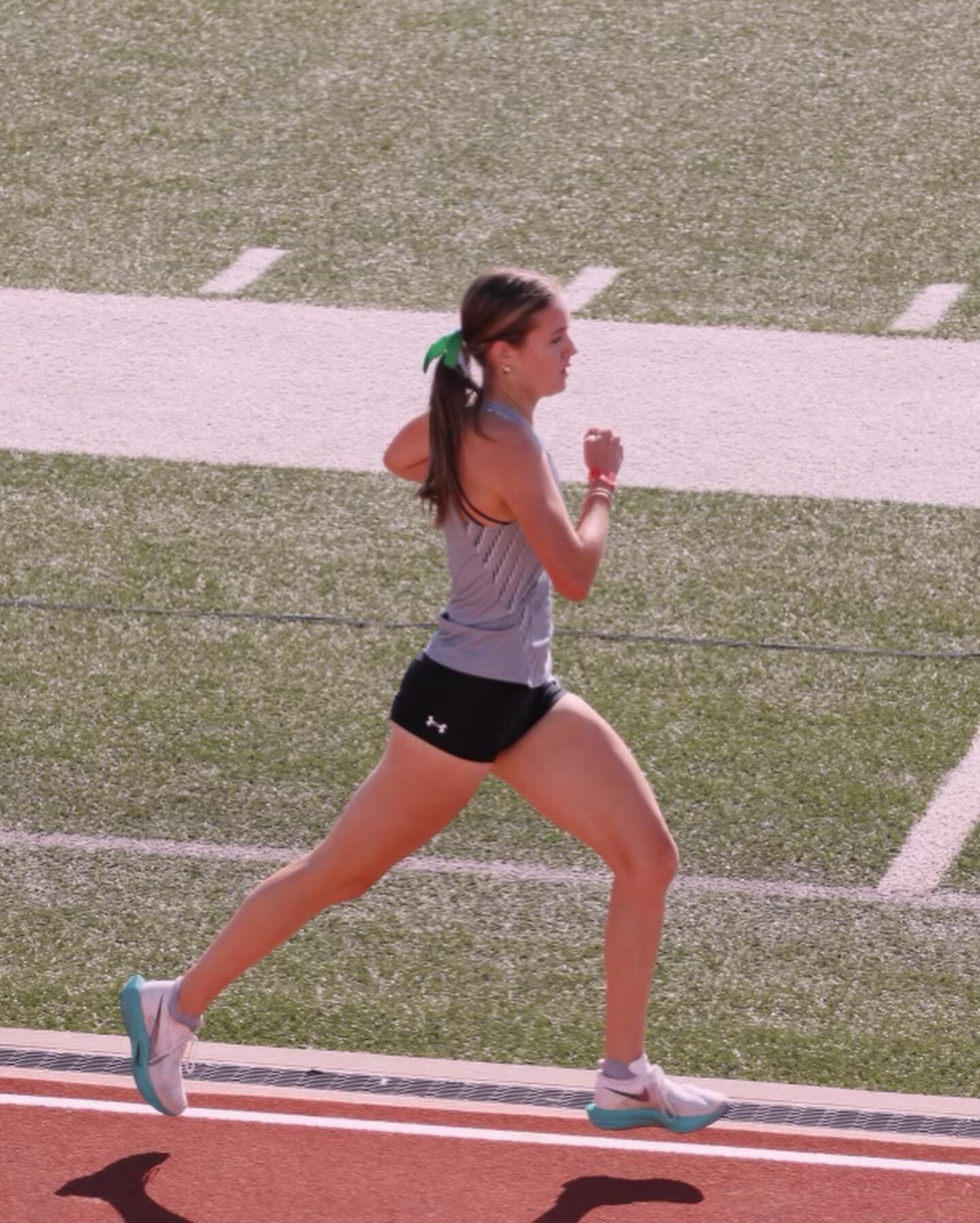 Kinley Kite finished an amazing senior track season this weekend at the 6A state track meet. 

⚡️3200 meter run - 4th place - 11:04
⚡️1600 meter run - 3rd place - 5:03

Thank you for trusting the process the last 2 years.