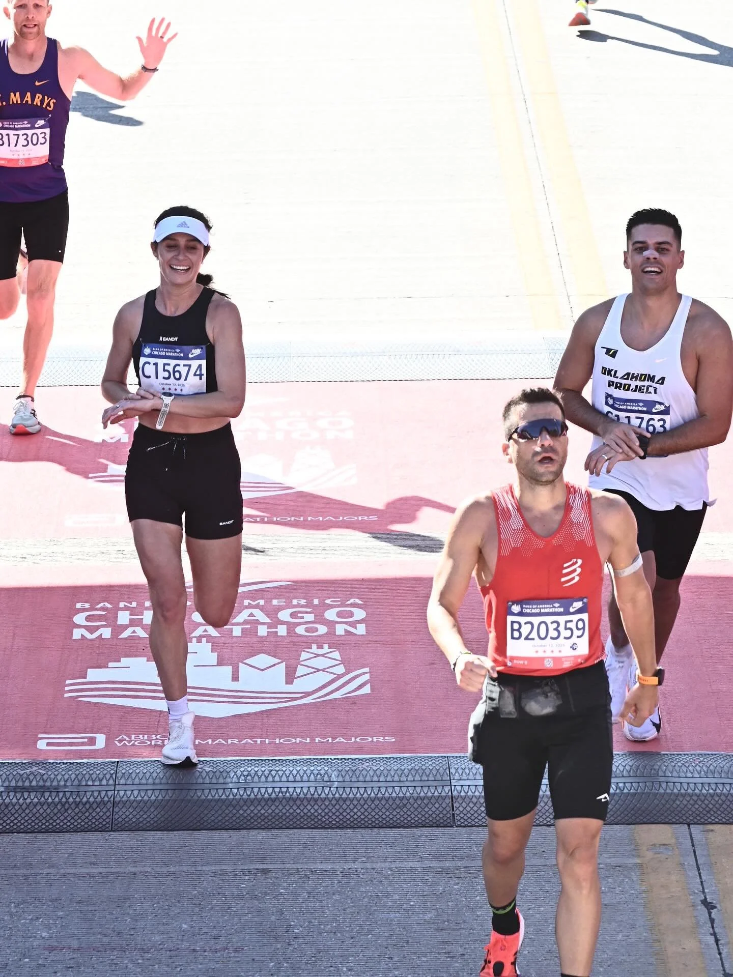 Teamwork makes the dreamwork! 
⚡️
Luis Lopez helped Adele last weekend reach her goal of running sub 3 hours in the marathon! Running the first 13.1 miles in 1:29:07 and second 13.1 miles in 1:28:26 for 2:57:33! 
⚡️
Running with someone or a group ma