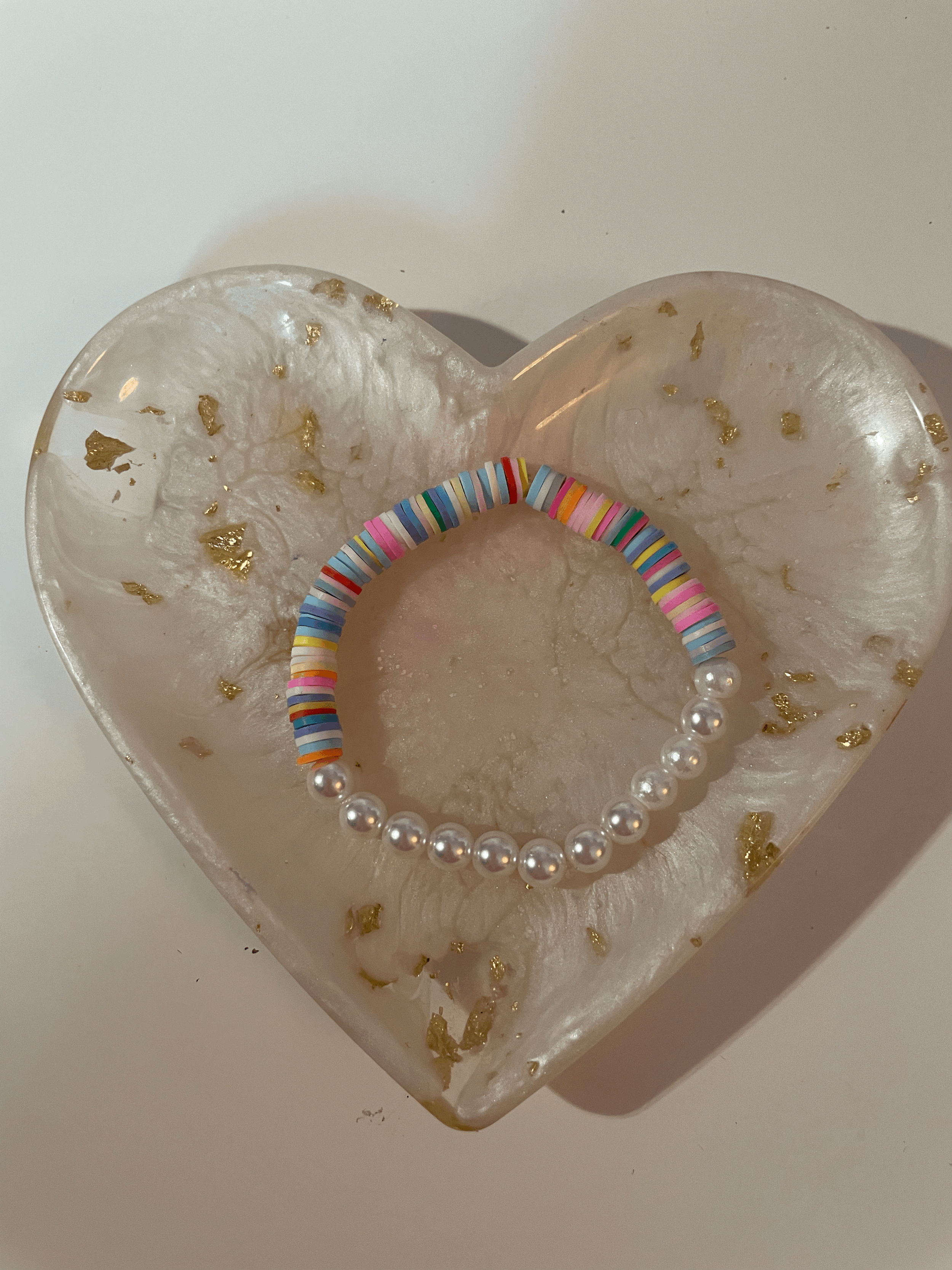 buntes Armband mit perlen