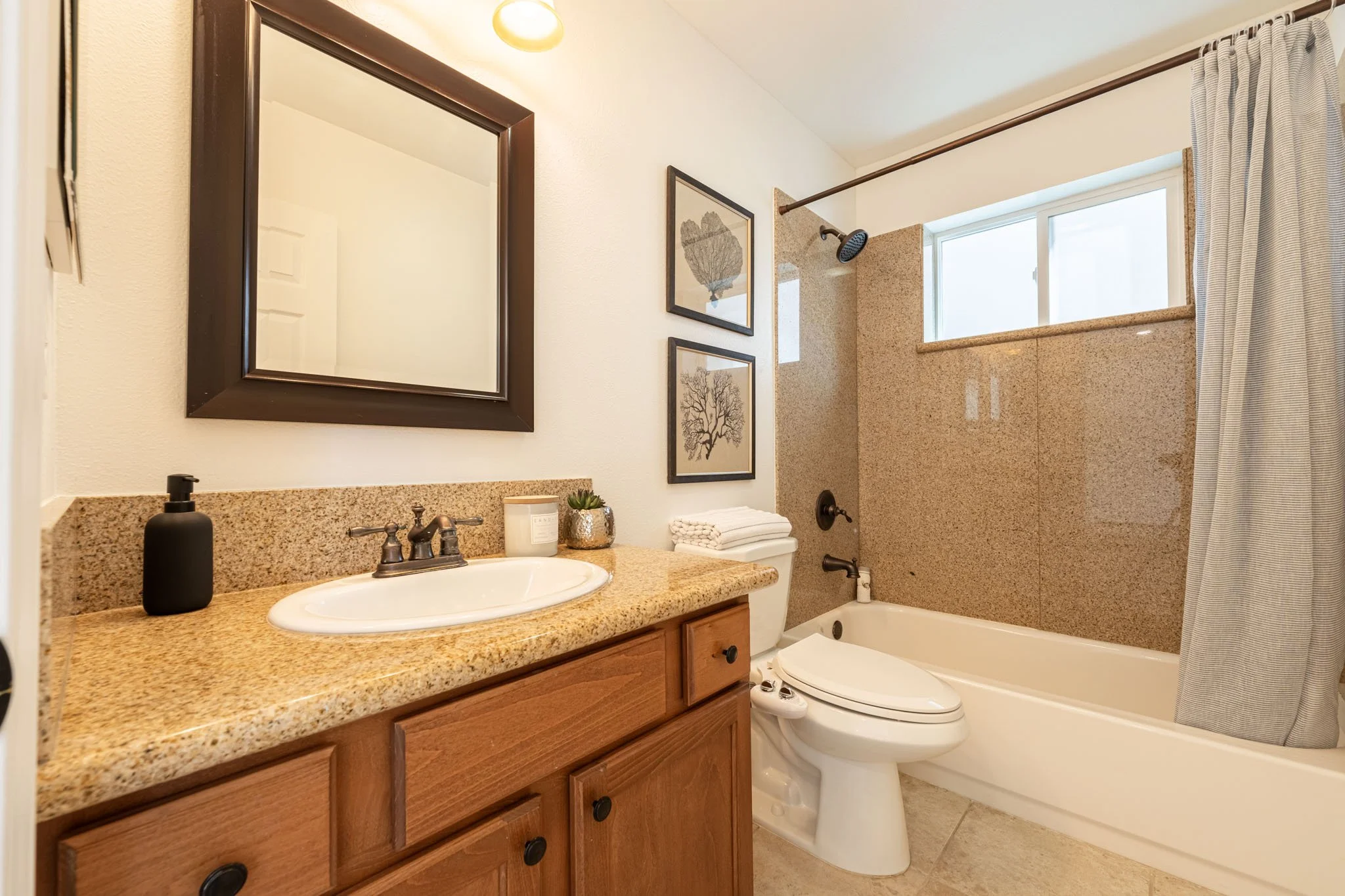 Lower Level bath.JPG