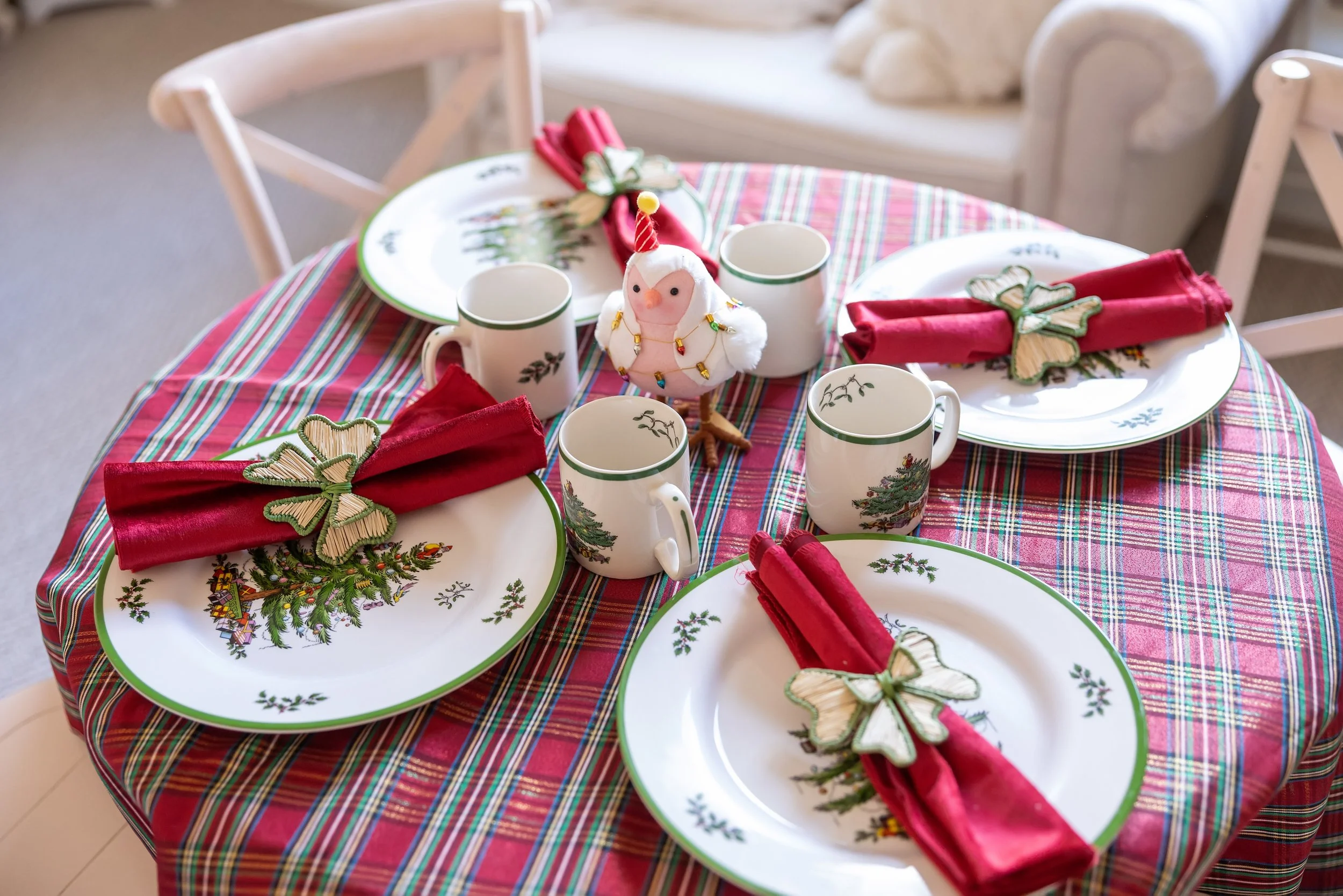 Blog Post: How to Decorate a Kids’ Table for the Holidays 🍽️🎄