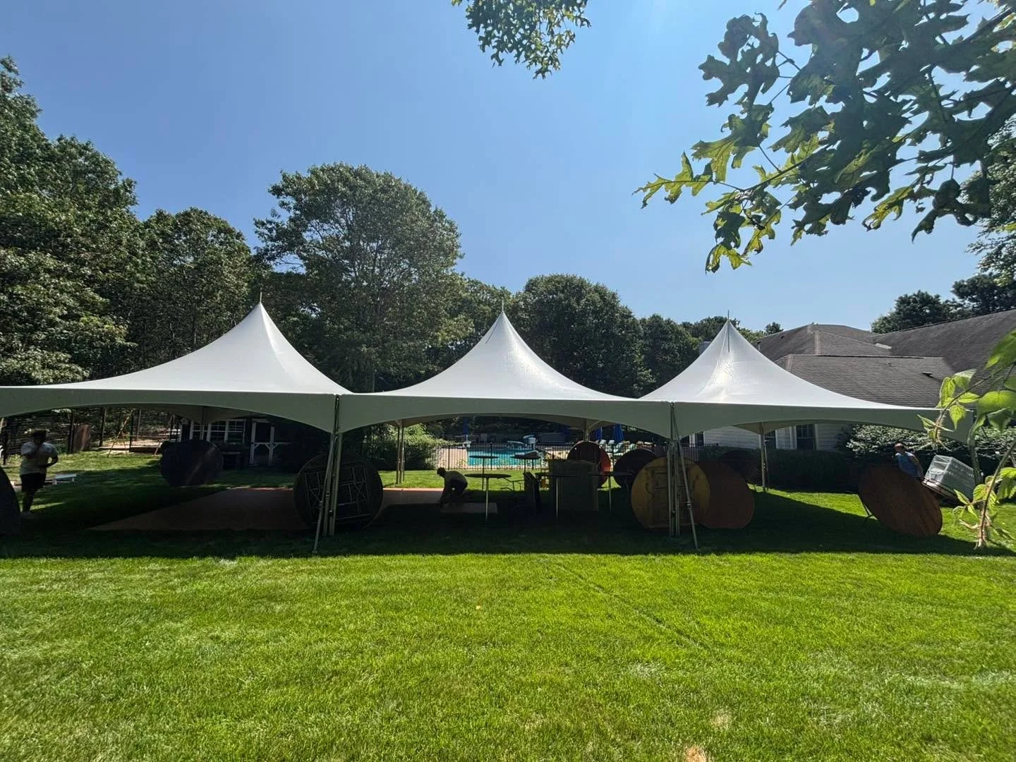 Another crazy day on the road and a big thanks to my crew for working so hard and the many  hours. Day started with a 20x60 in the morning, 30x60 in the afternoon and a few other tent jobs in between.  Weekends in August and starting to fill up, so i