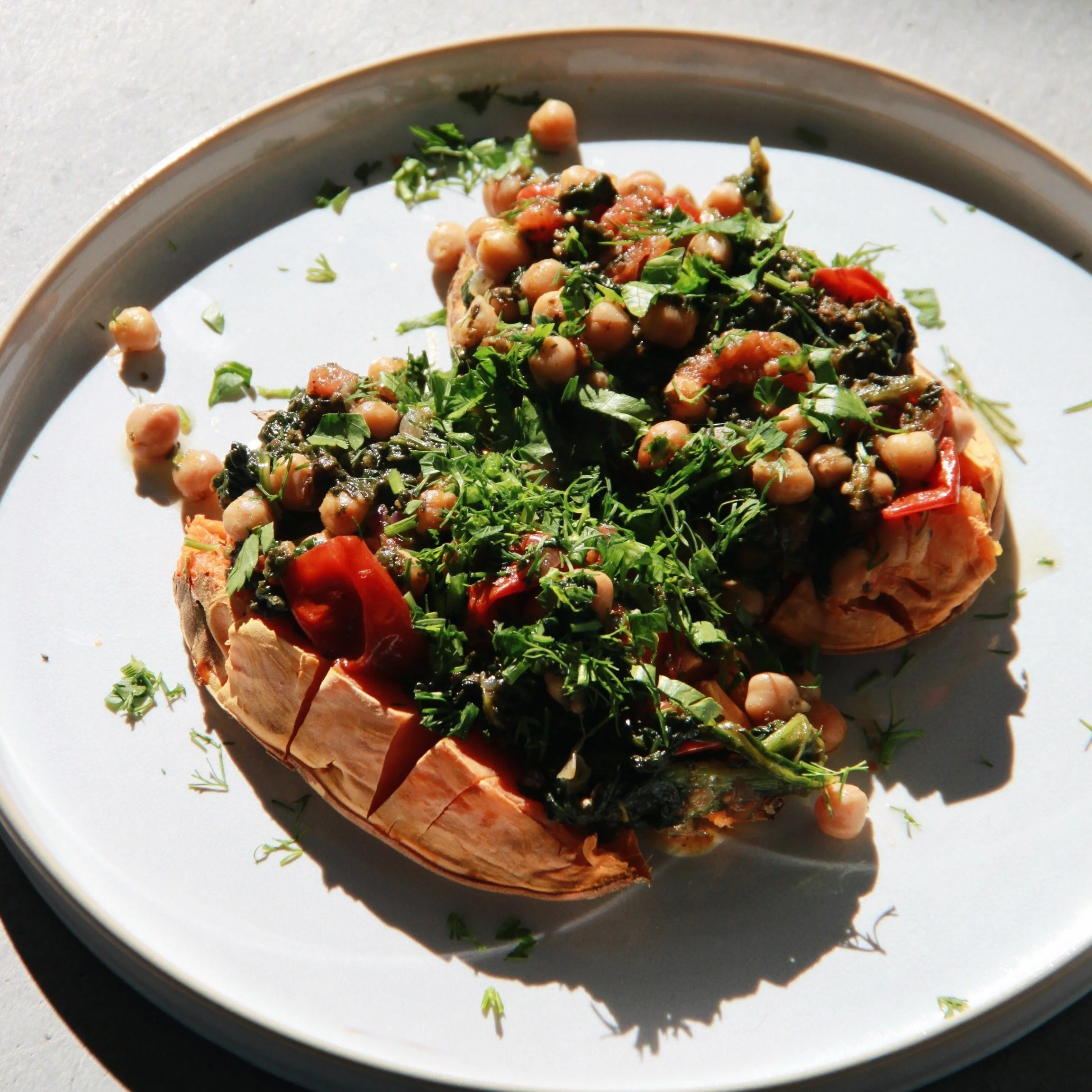 Gefüllte Ofensüßkartoffel