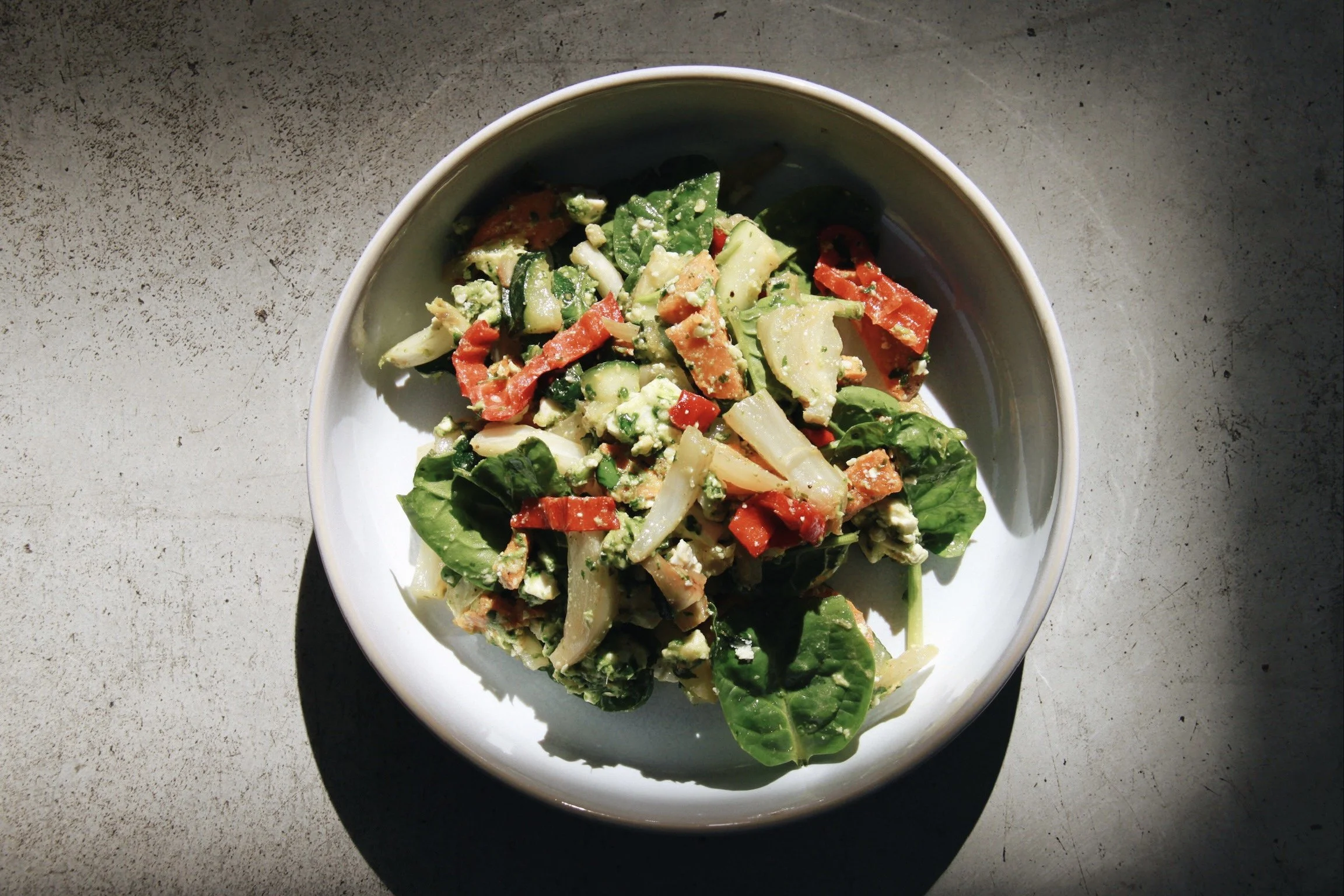 Gemüse Salat mit Bärlauch-Pesto  