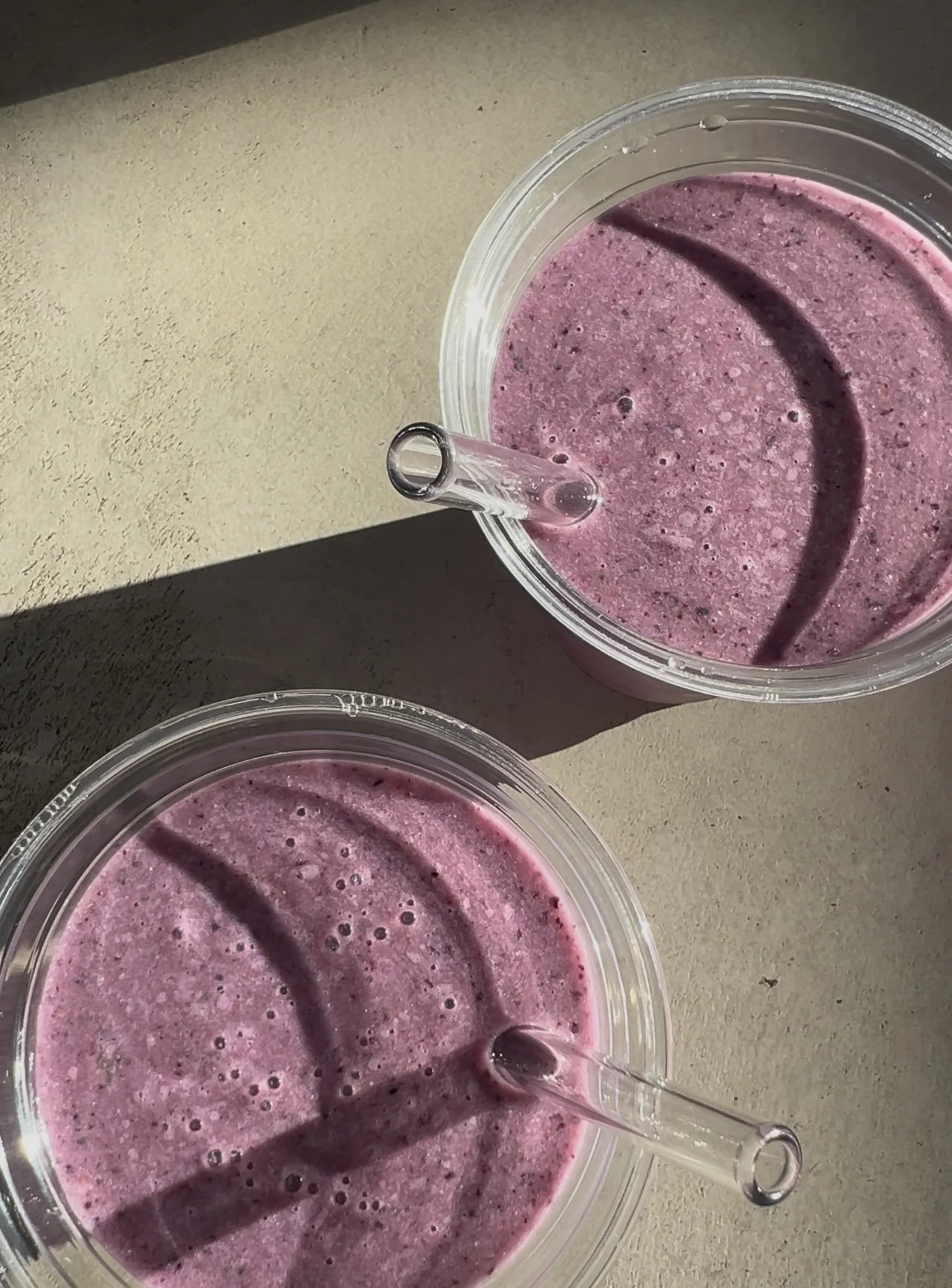 Protein Smoothie mit Brokkoli &amp; Beeren 