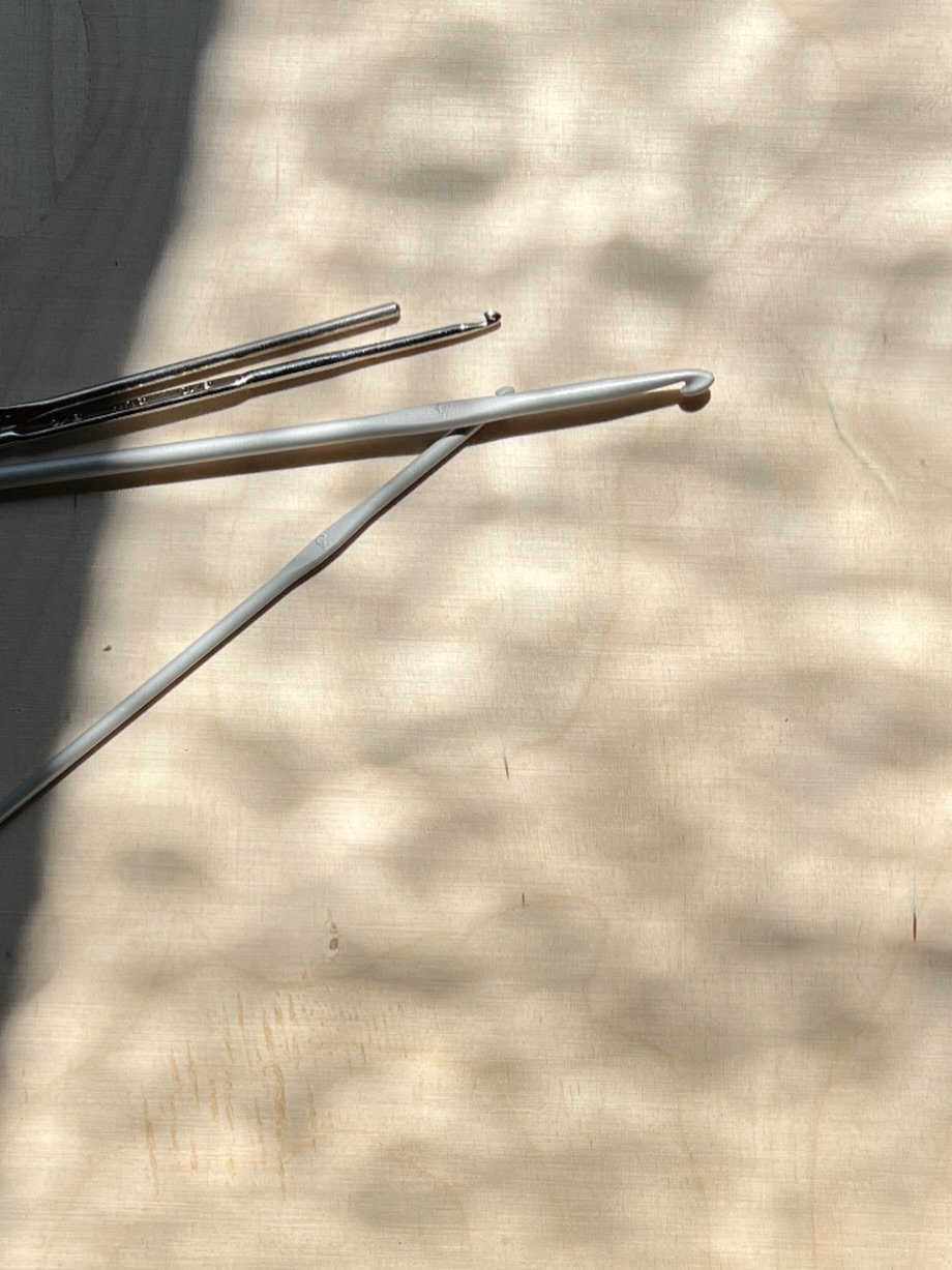 Designed to answer a true ergonomic need, the GAUGE Circular Screw ring is conceived as an intuitive thread guide for crochet, with its refined screw mechanism gently securing the yarn to enhance precision, elevate the art of handcraft, and celebrate