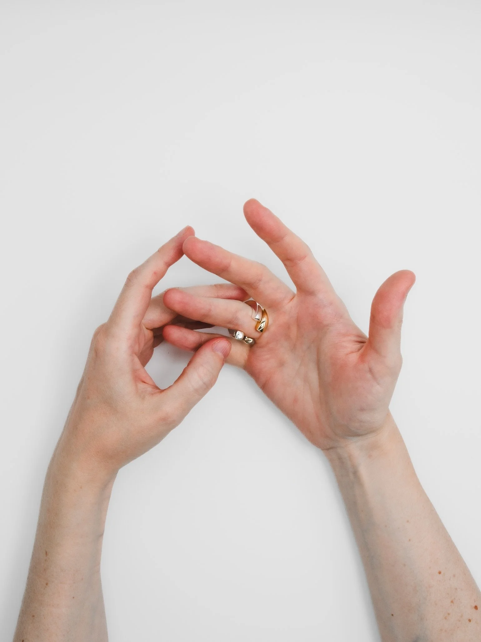 Whether you wear them for their functionality or simply to elevate your style, GAUGE rings are much more than mere accessories: they are personal, timeless pieces that combine functionality and beauty.