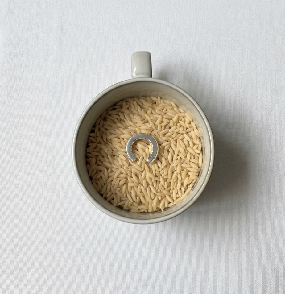 A little object.
A precious detail.
An everyday kind of shine. 

Circular Screw Ring. 925 Sterling Silver.