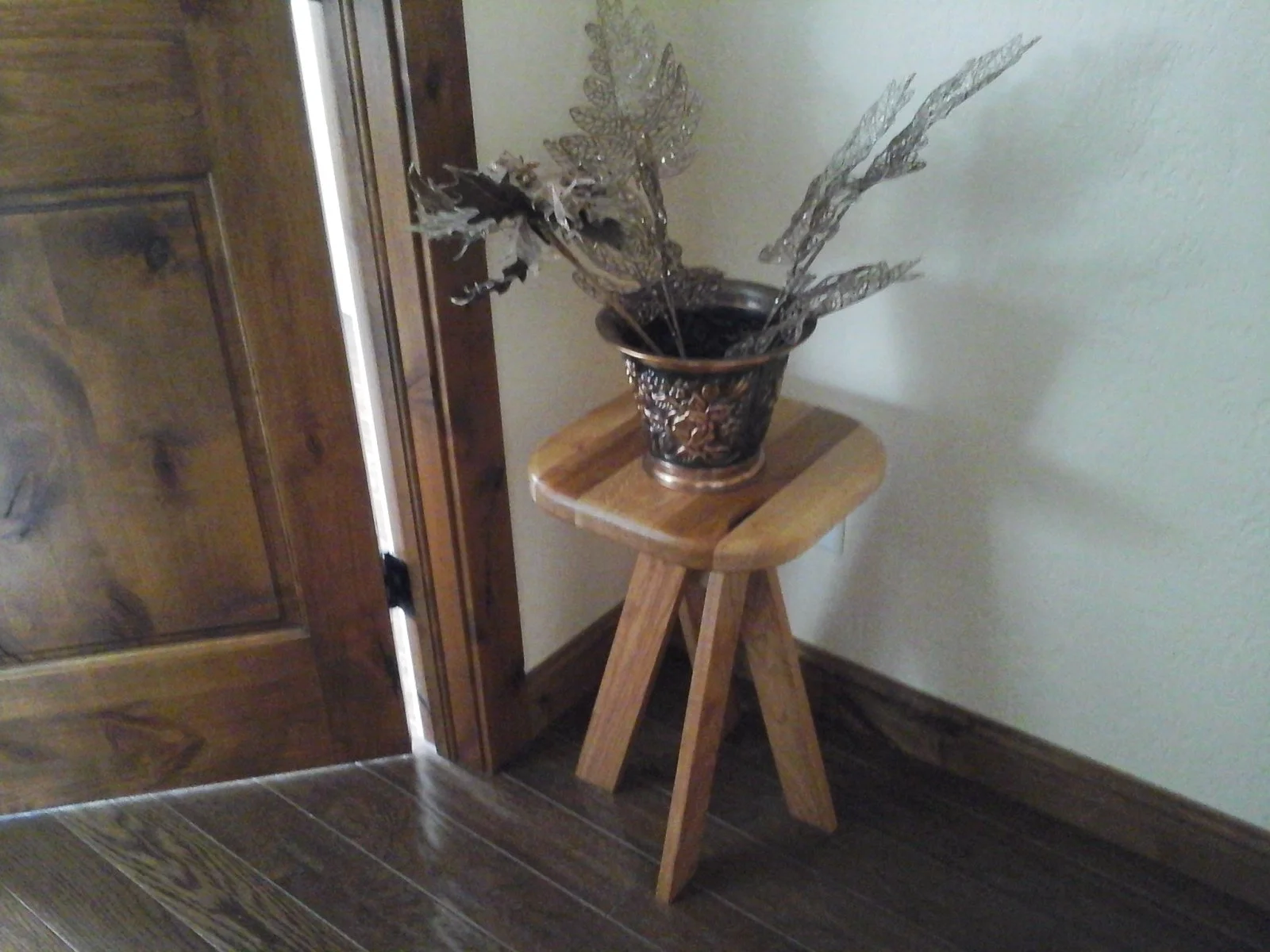 Table # 89 -  20.5" Accent Stool/Side Table/End Table/Plant Stand