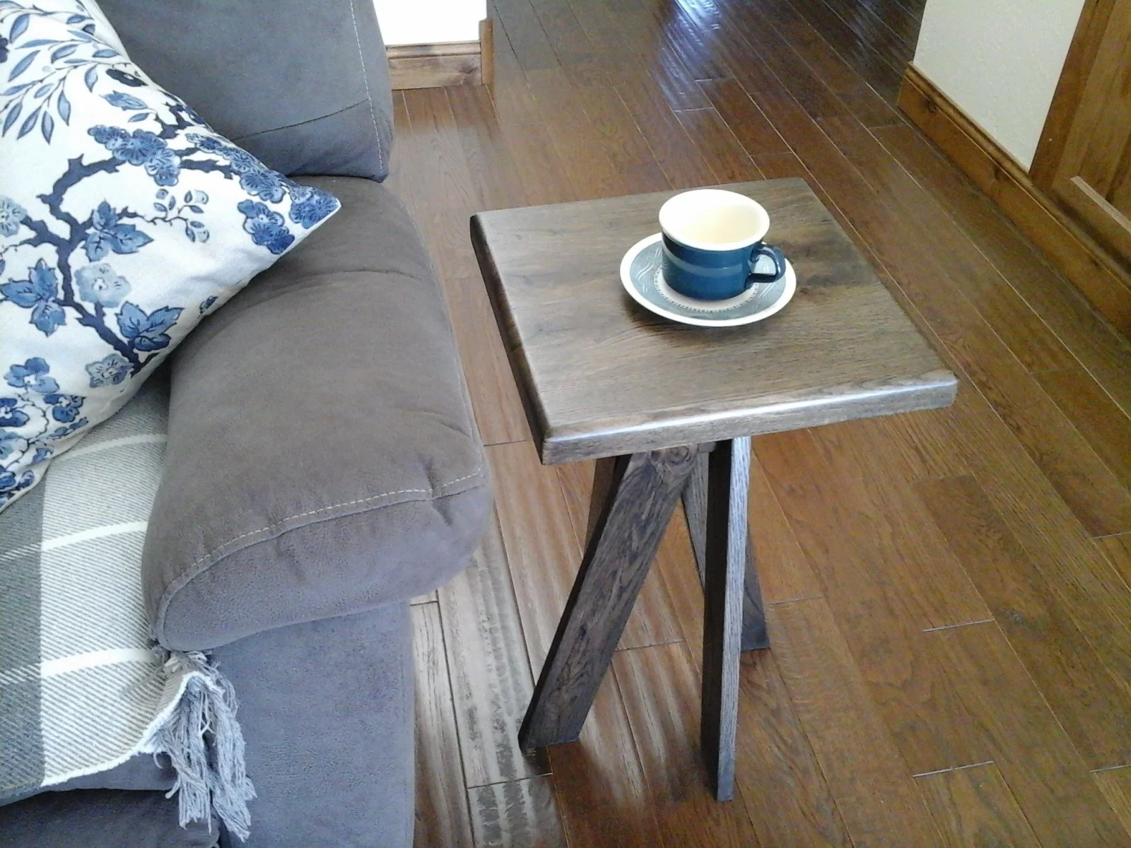 Table # 79 - Traditional Side Table/End Table/Plant Stand