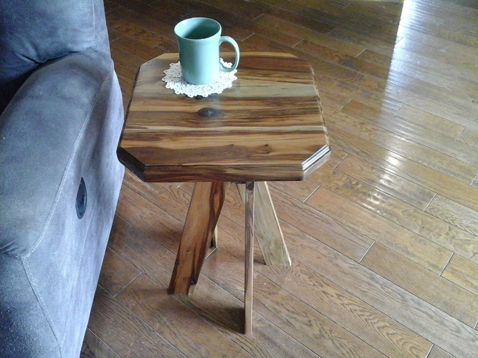 #103 - Side Table/End Table/Accent Table