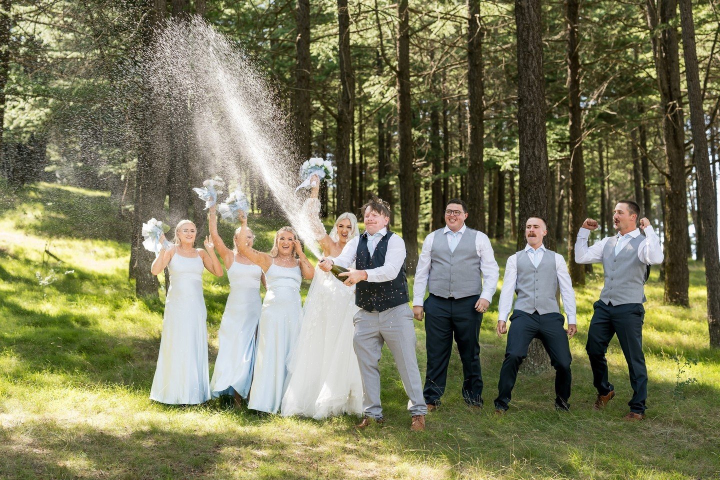 Capturing all the magic!⁠
.⁠
The wrestle for the bouquet was epic!