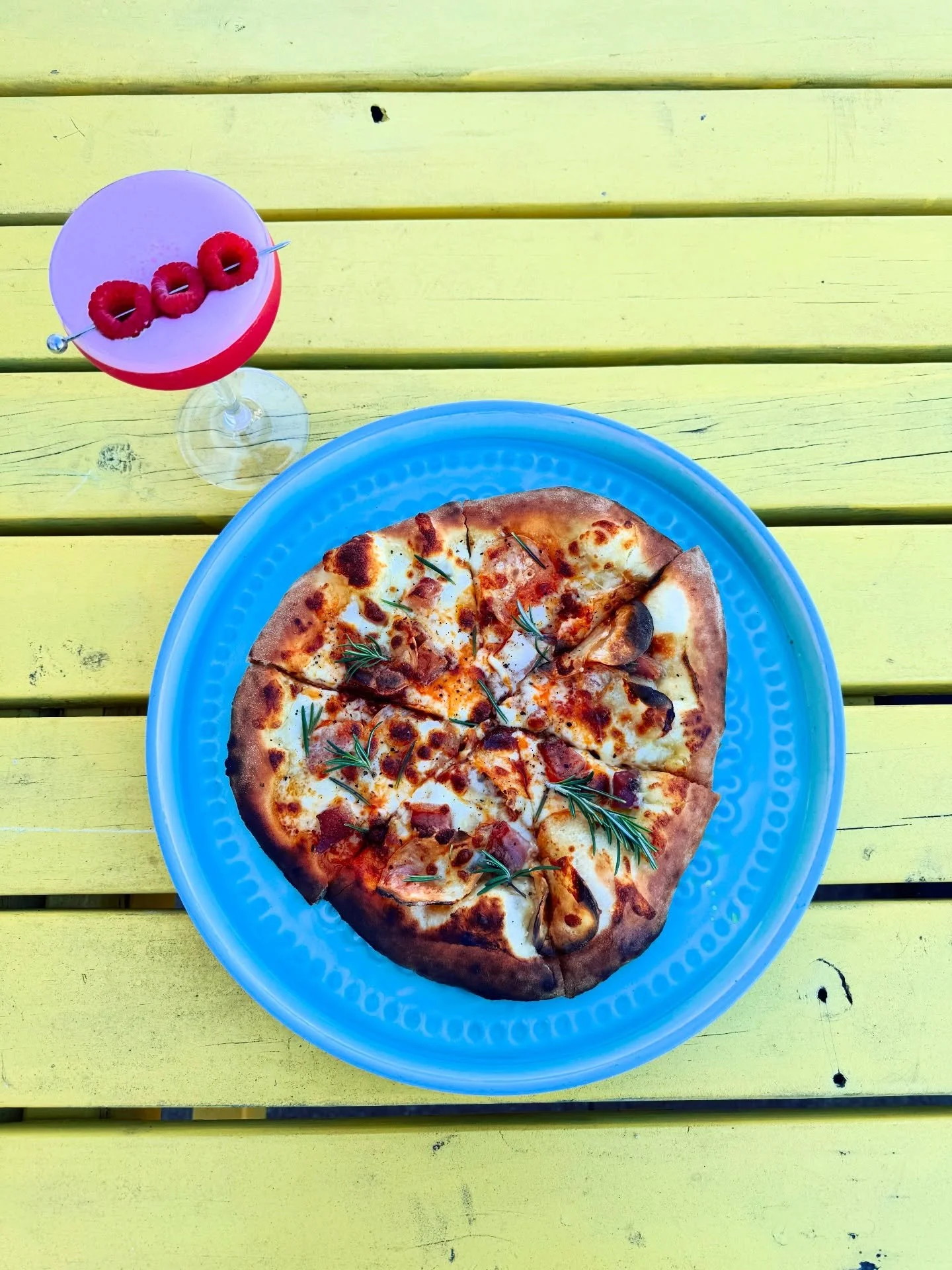 Open and shakin&rsquo; til 8pm tonight ✌️ 
Be there or be square!