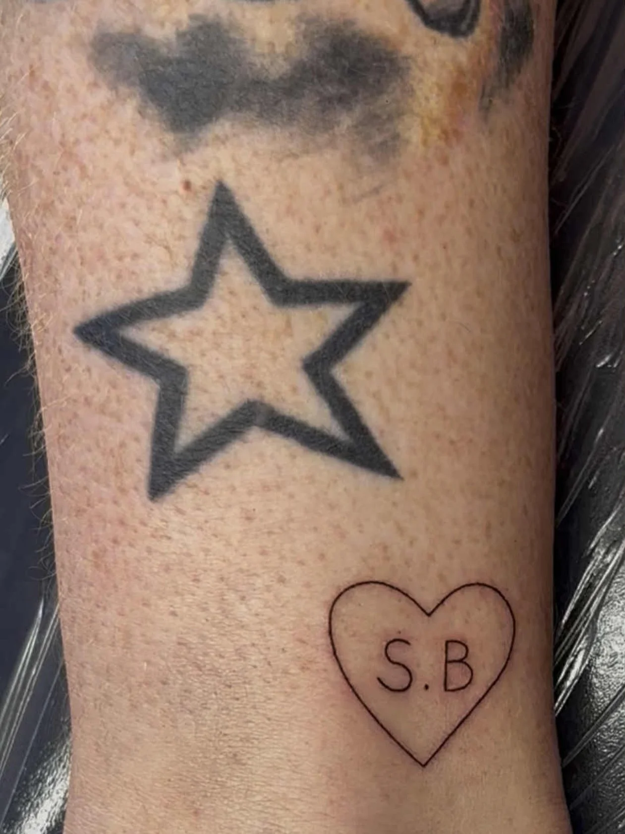 Boss Man doesn&rsquo;t do things by halves.
Winner drawn ✔️
Initials tattooed ✔️
Regrets&hellip; pending 😅💘

Winner is @sharon_baldock 

Swing on by this arvo for a flash tattoo by @tattoosbyadelaide !
