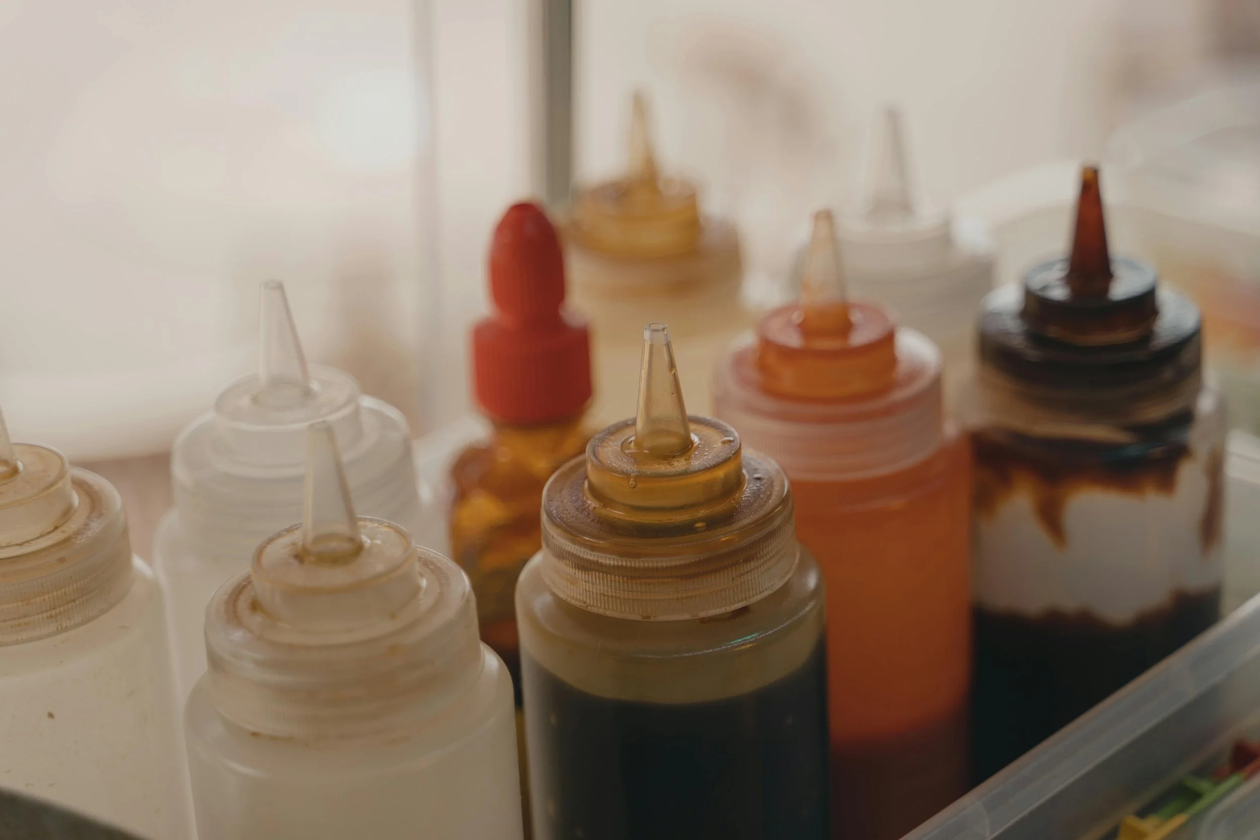 Don’t Make a Mess: The Best Way to Apply Condiments