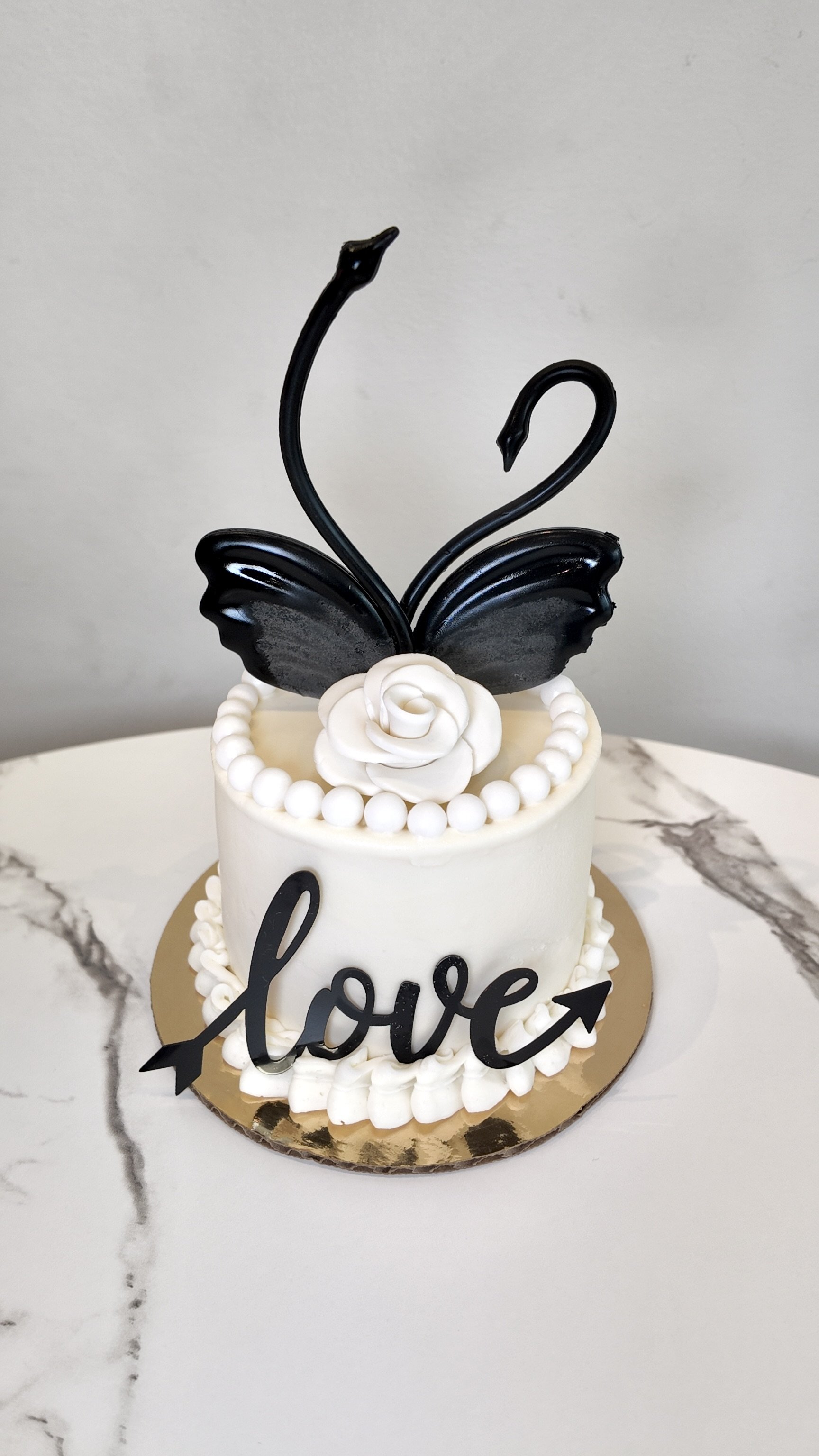 Mon Amour Swan (Seasonal)