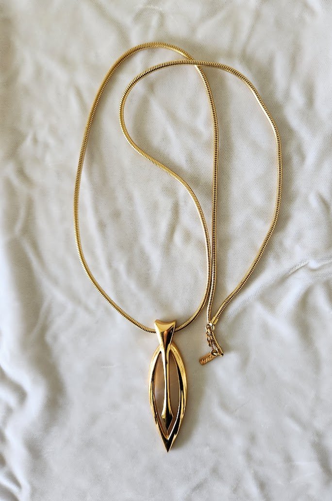 Monet Golden Pendant Necklace 1.jpg