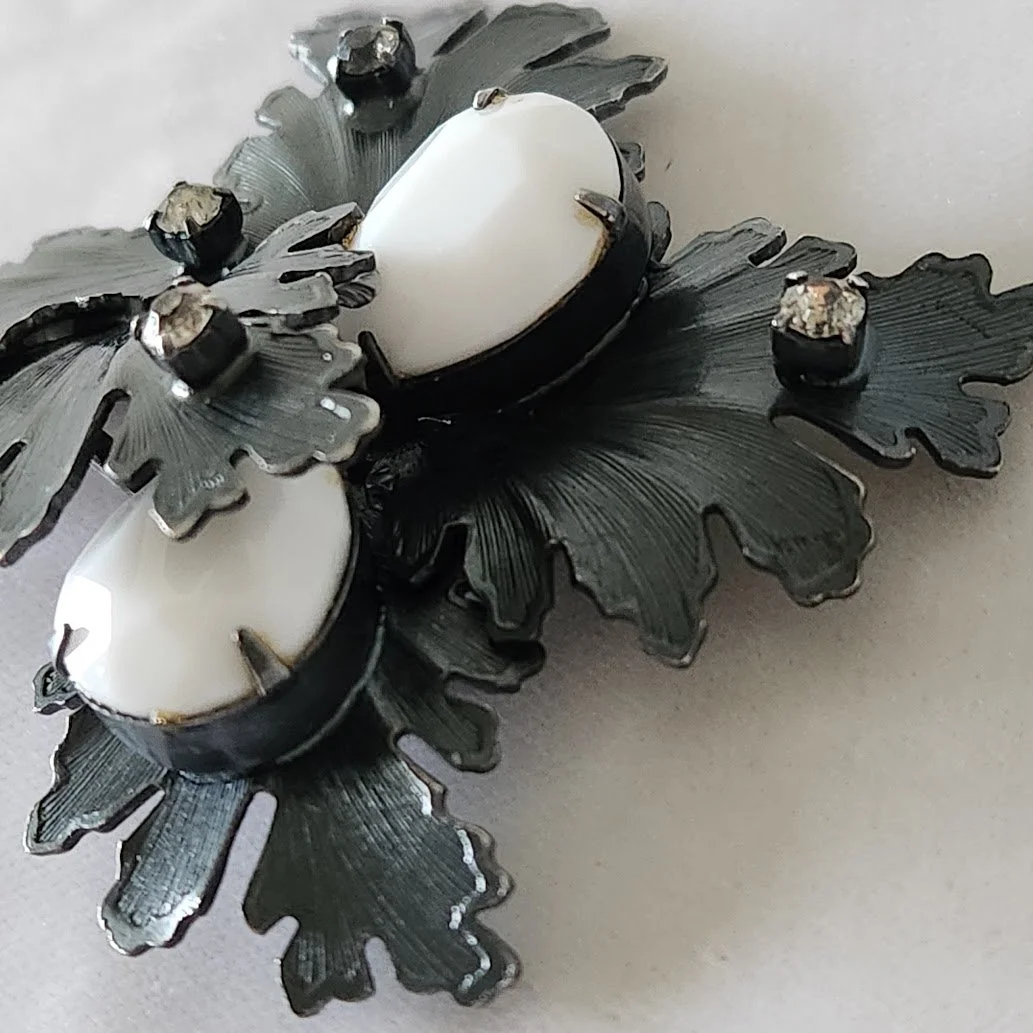 Hattie Carnegie Black Leaf Brooch 4.jpg