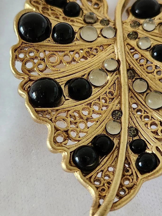 Oscar de la Renta Leaf Brooch 9.jpg