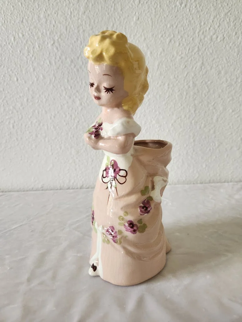 DeLee Lady Figurine 2.jpg