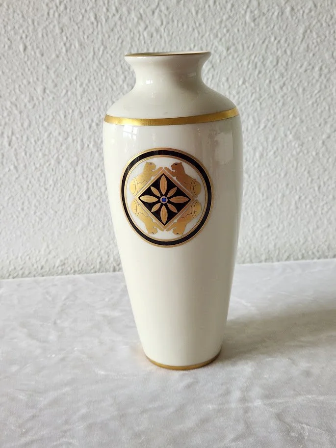 Cartier Vase 14.jpg