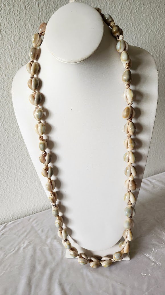 Cowrie Necklace 7.jpg