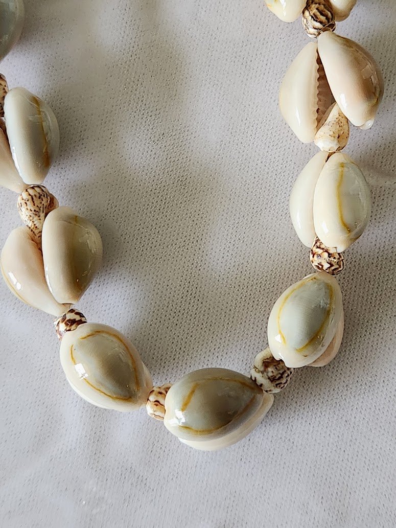 Cowrie Necklace 5.jpg