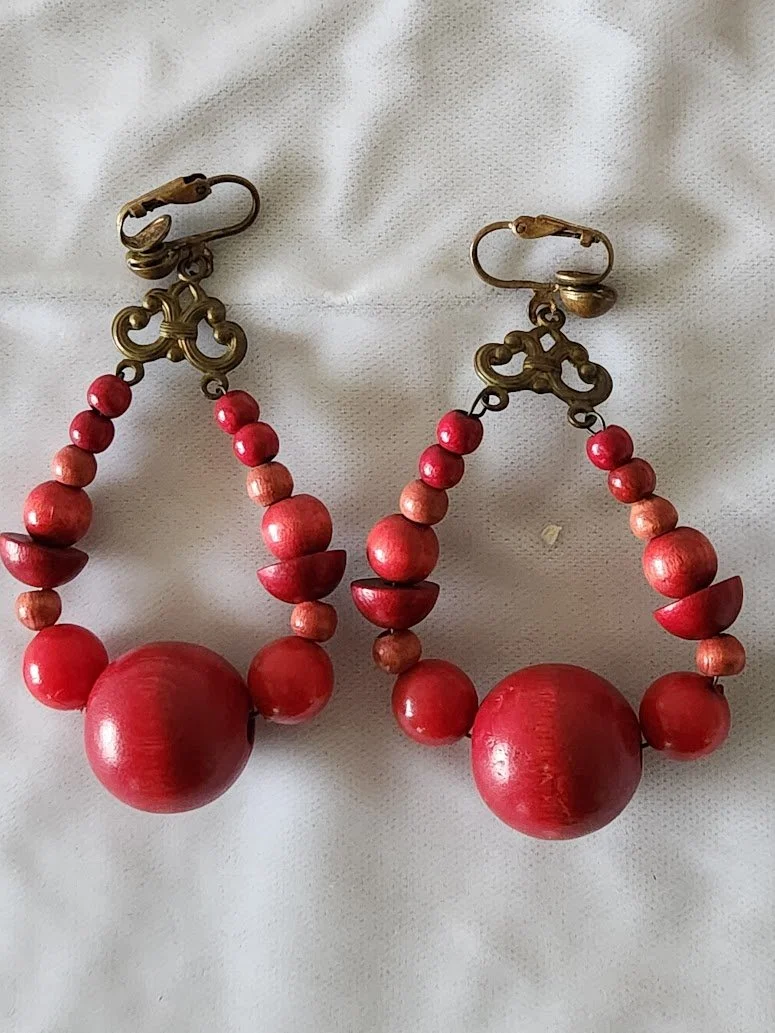 Red Wood Bead Bracelet Earrings Set 3.jpg