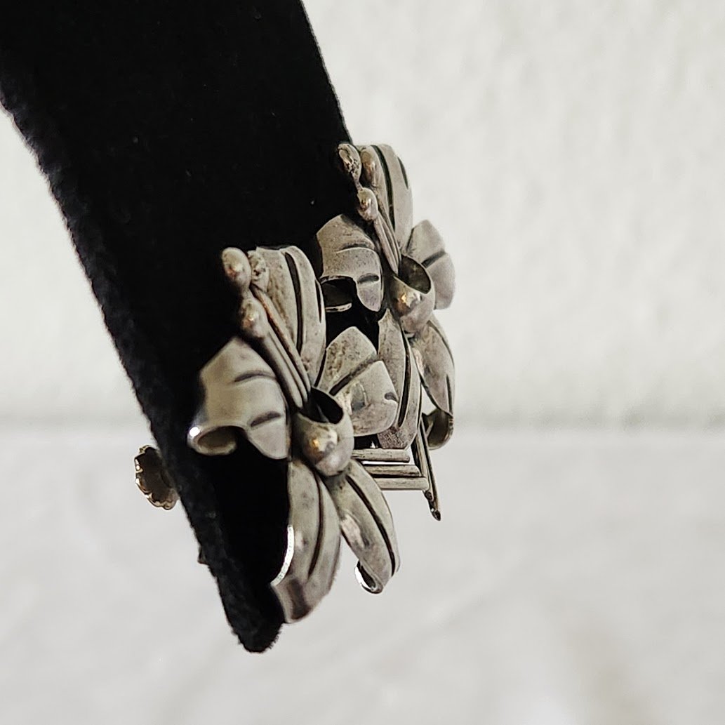 Mexican Silver Flower Earrings 17.jpg