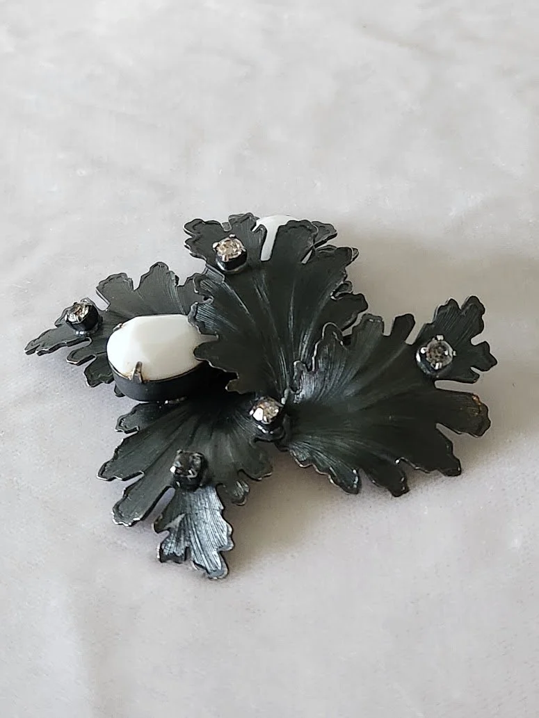 Hattie Carnegie Black Leaf Brooch 7.jpg