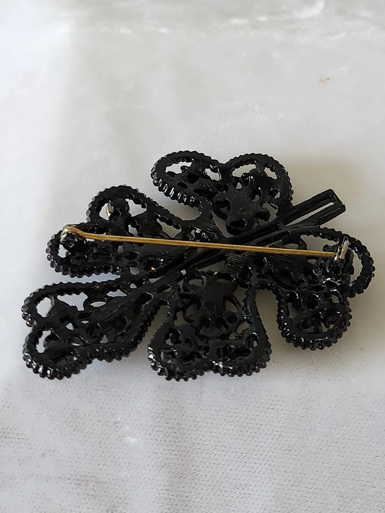 Black Glass Stones Leaf Brooch 15.jpg