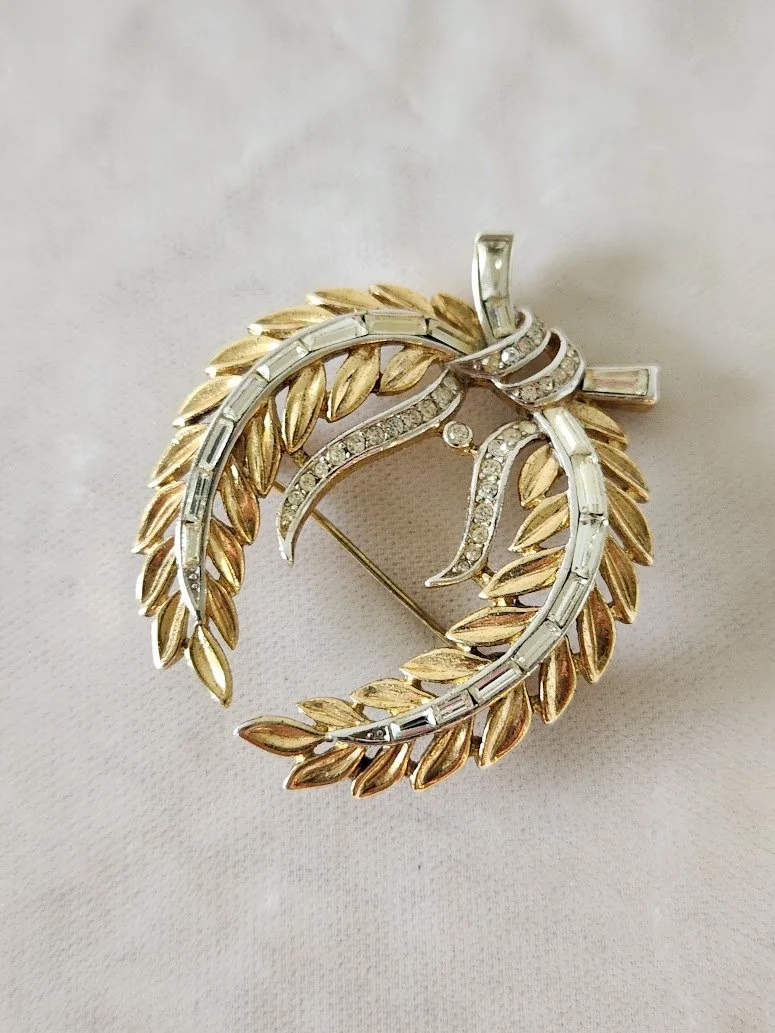 Trifari Triumphal Wreath Brooch 7.jpg
