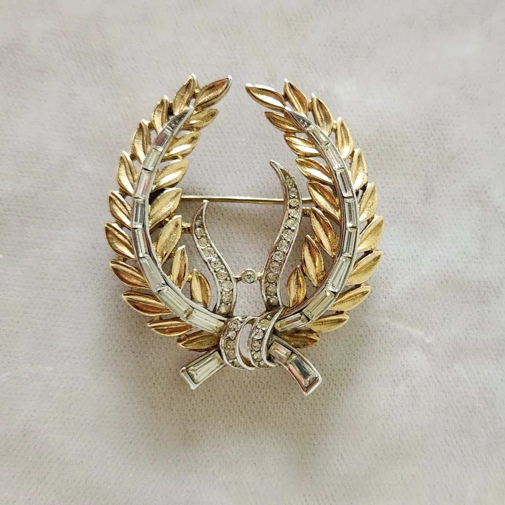 Trifari Triumphal Wreath Brooch 6.jpg