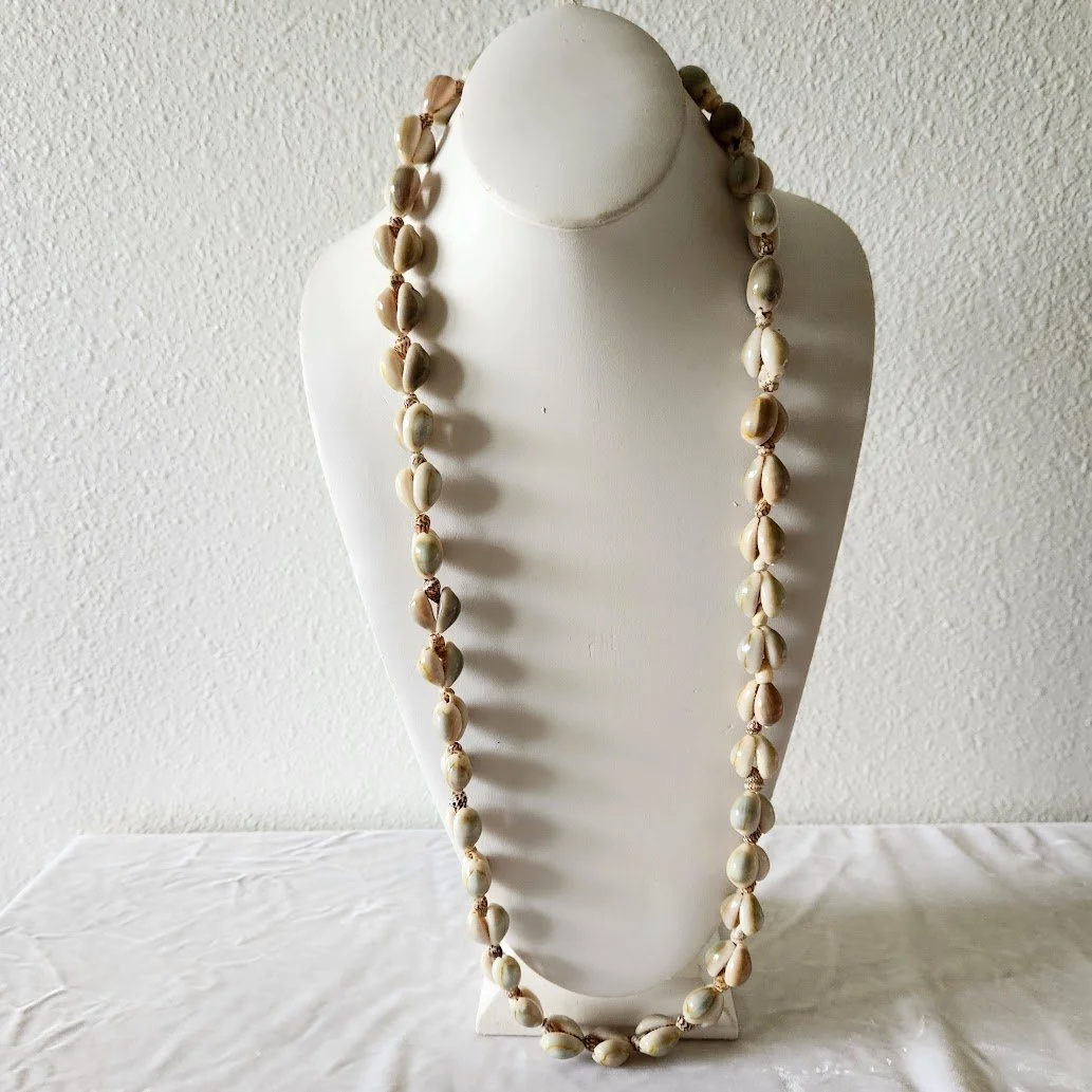 Cowrie Necklace 10.jpg
