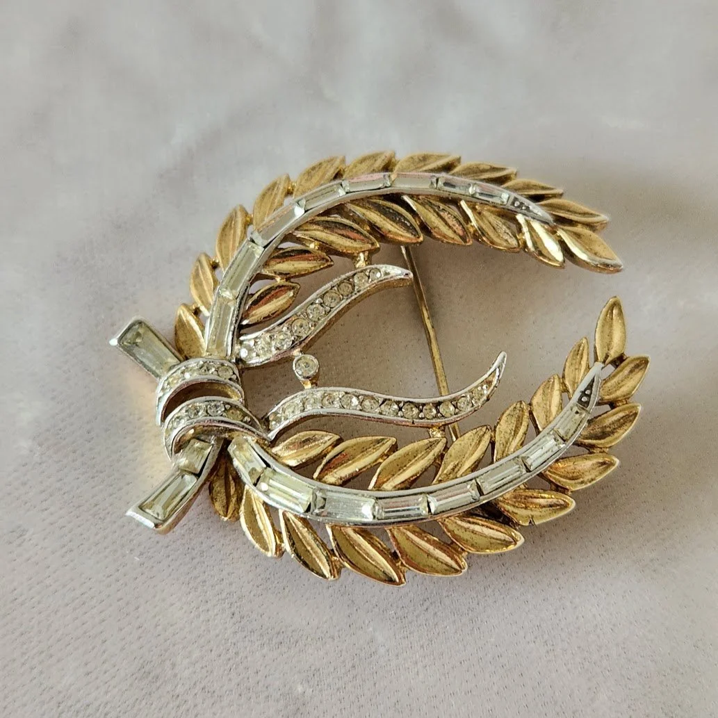 Trifari Triumphal Wreath Brooch 9.jpg