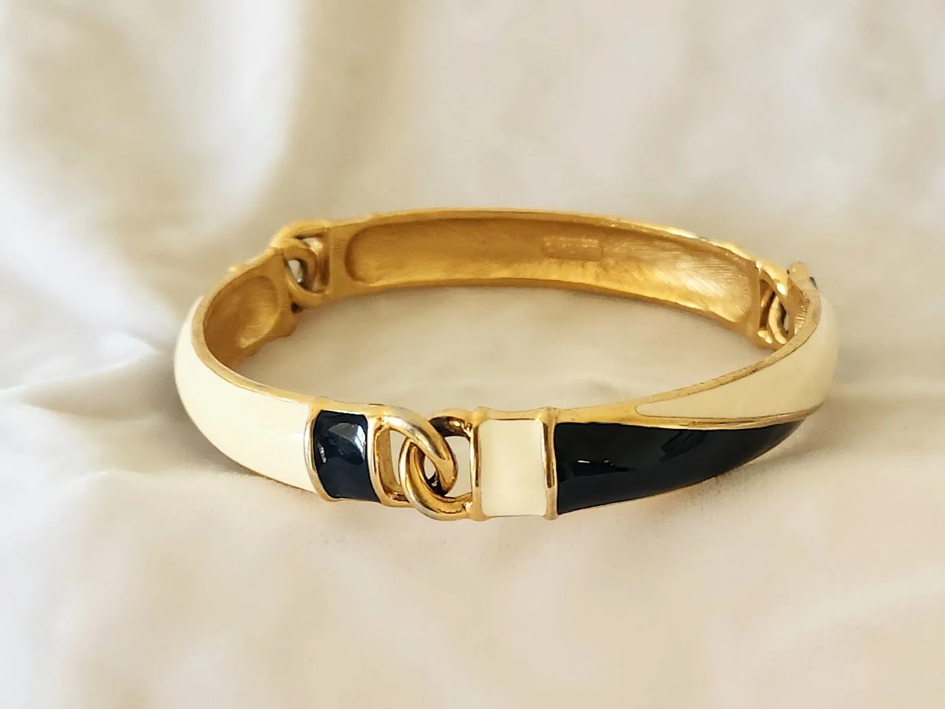 Monet Enamel Links Bangle Bracelet 1.jpg