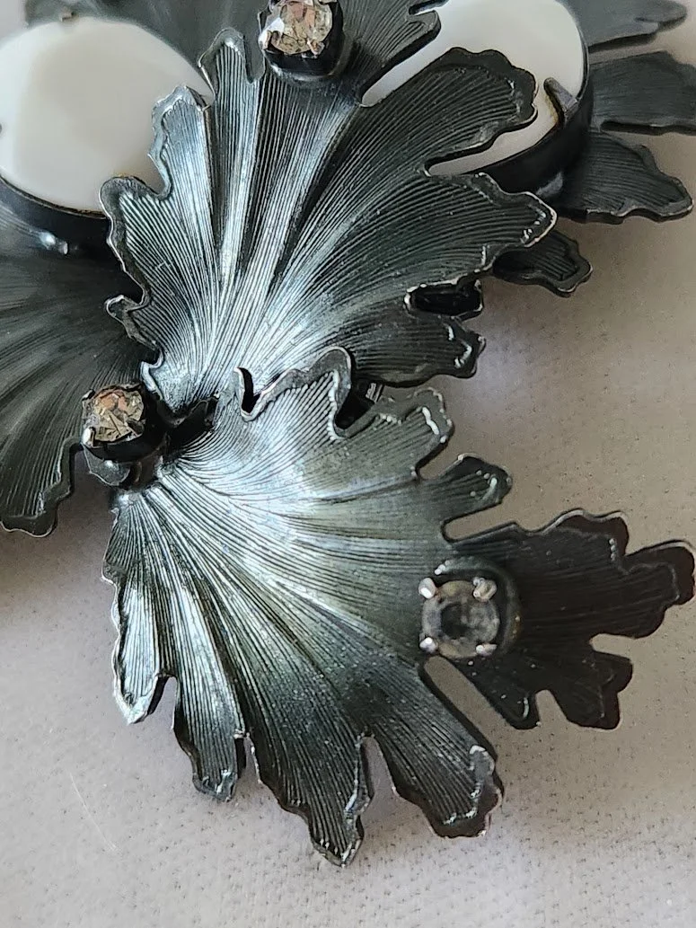 Hattie Carnegie Black Leaf Brooch 11.jpg