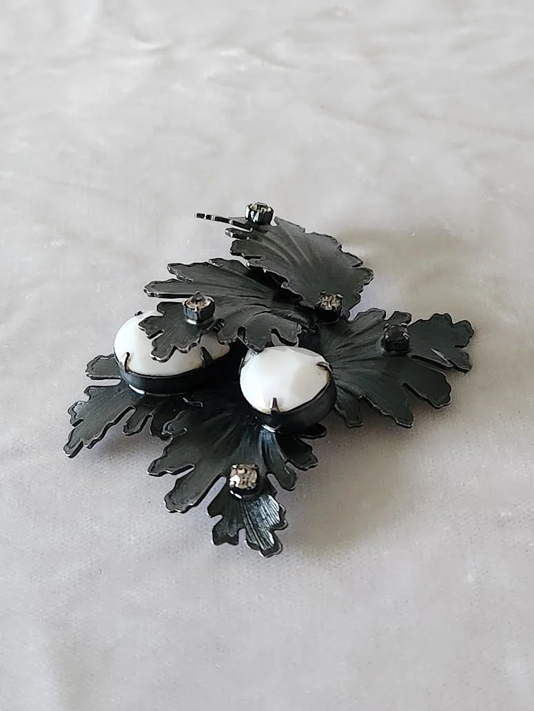 Hattie Carnegie Black Leaf Brooch 9.jpg