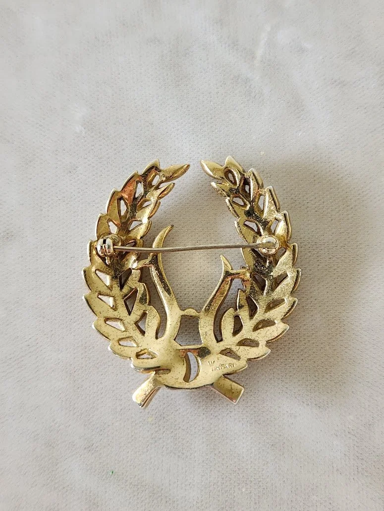 Trifari Triumphal Wreath Brooch 11.jpg