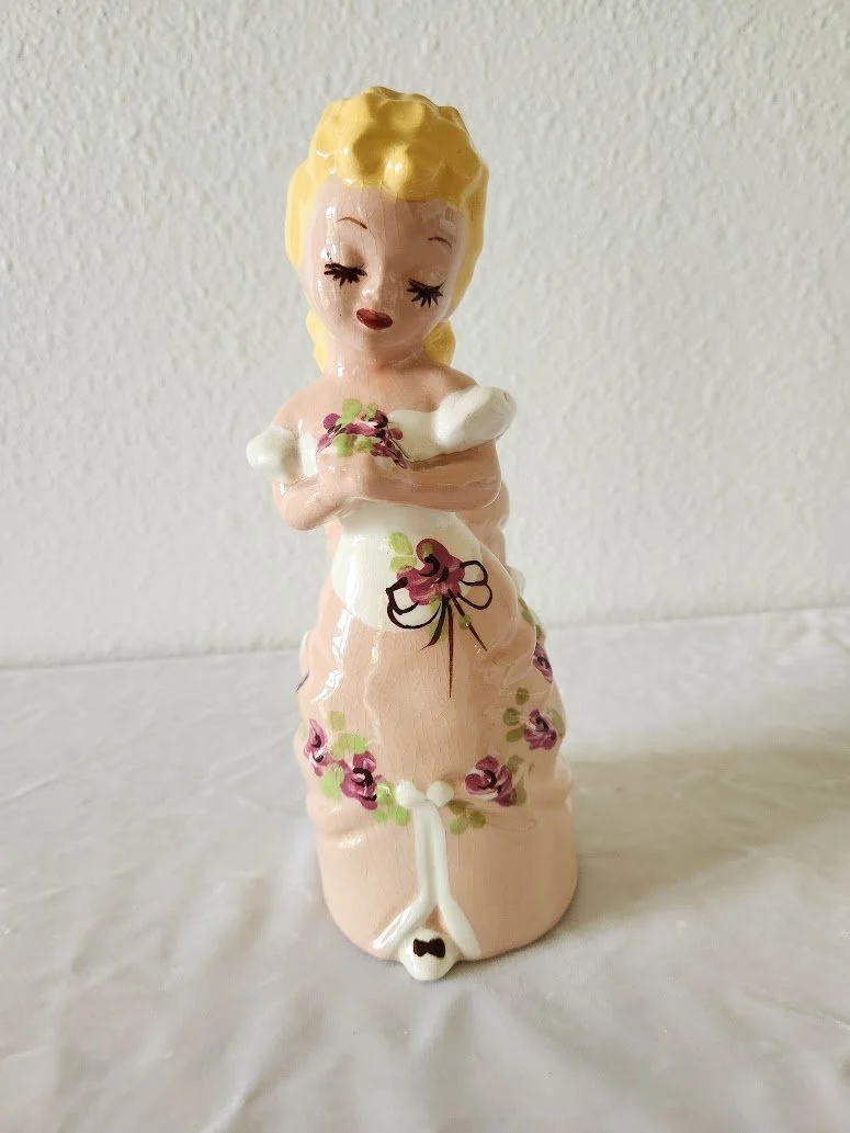 DeLee Lady Figurine 1.jpg