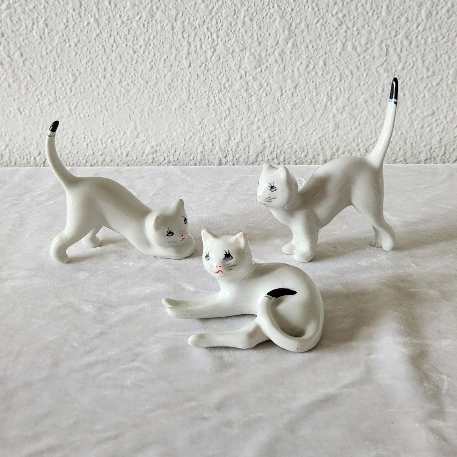 Three Cats 18.jpg