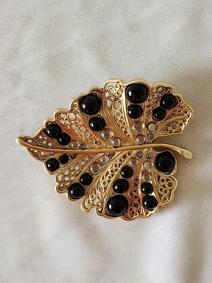 Oscar de la Renta Leaf Brooch 6.jpg