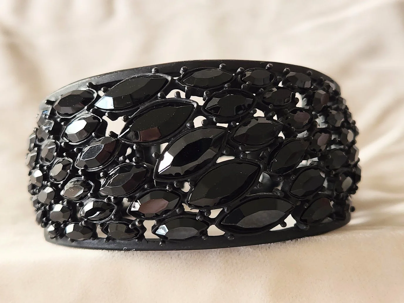 Black Glass Bracelet 6.jpg