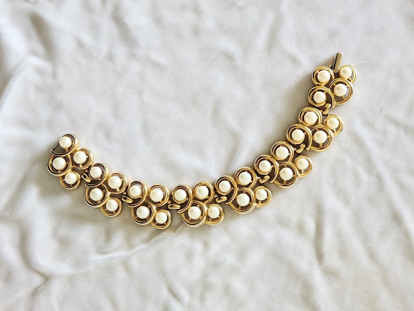 Trifari Pearl Bracelet 2.jpg