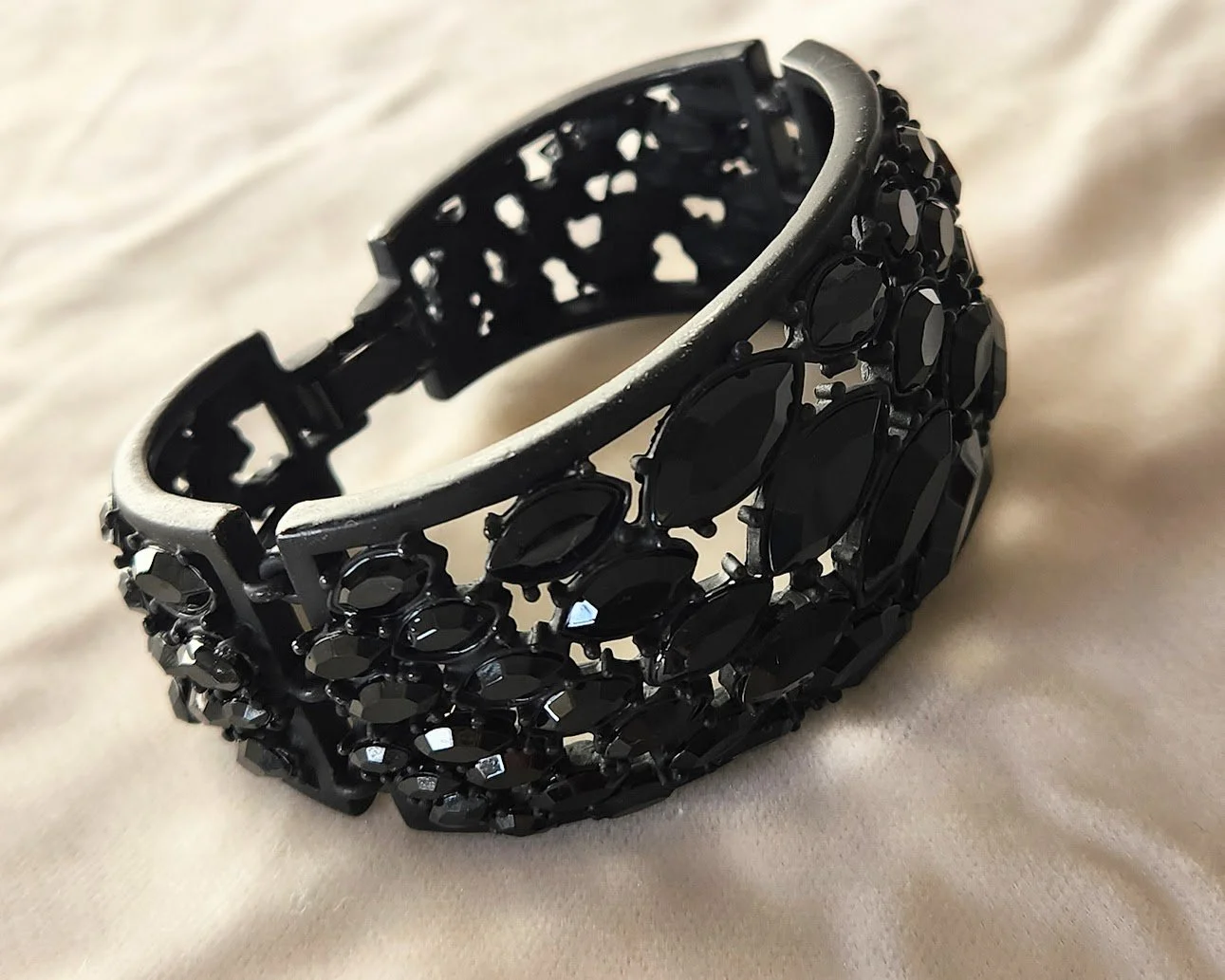 Black Glass Bracelet 4.jpg