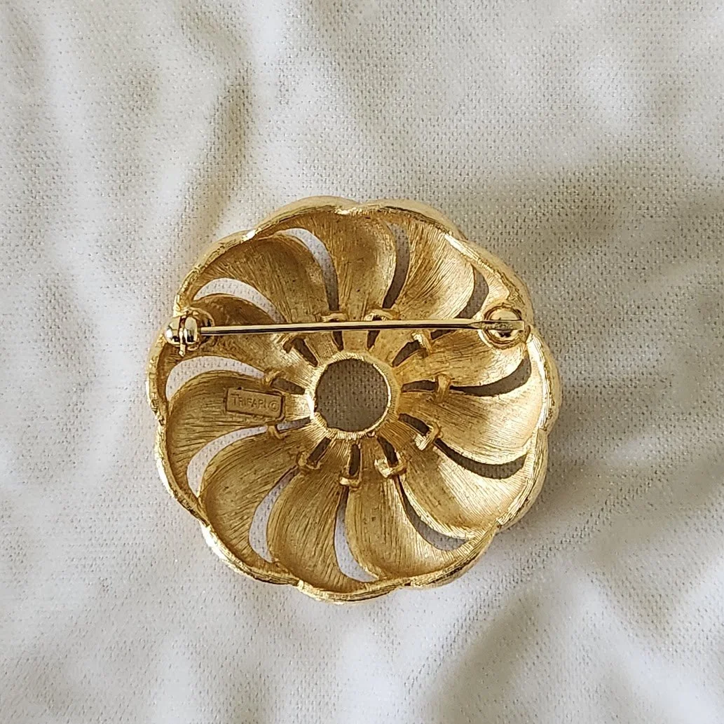 Trifari Brushed Gold Brooch 3.jpg