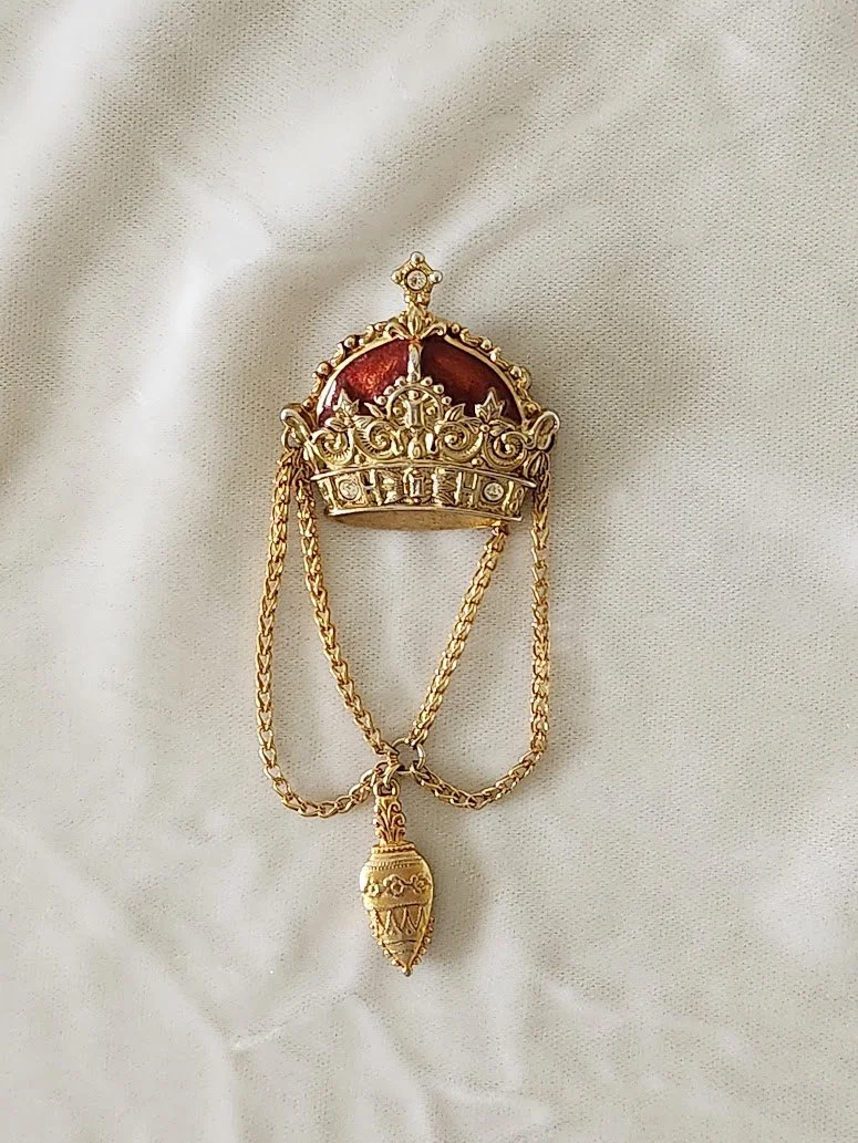 Crown with Chains & Pendant Drop 6.jpg