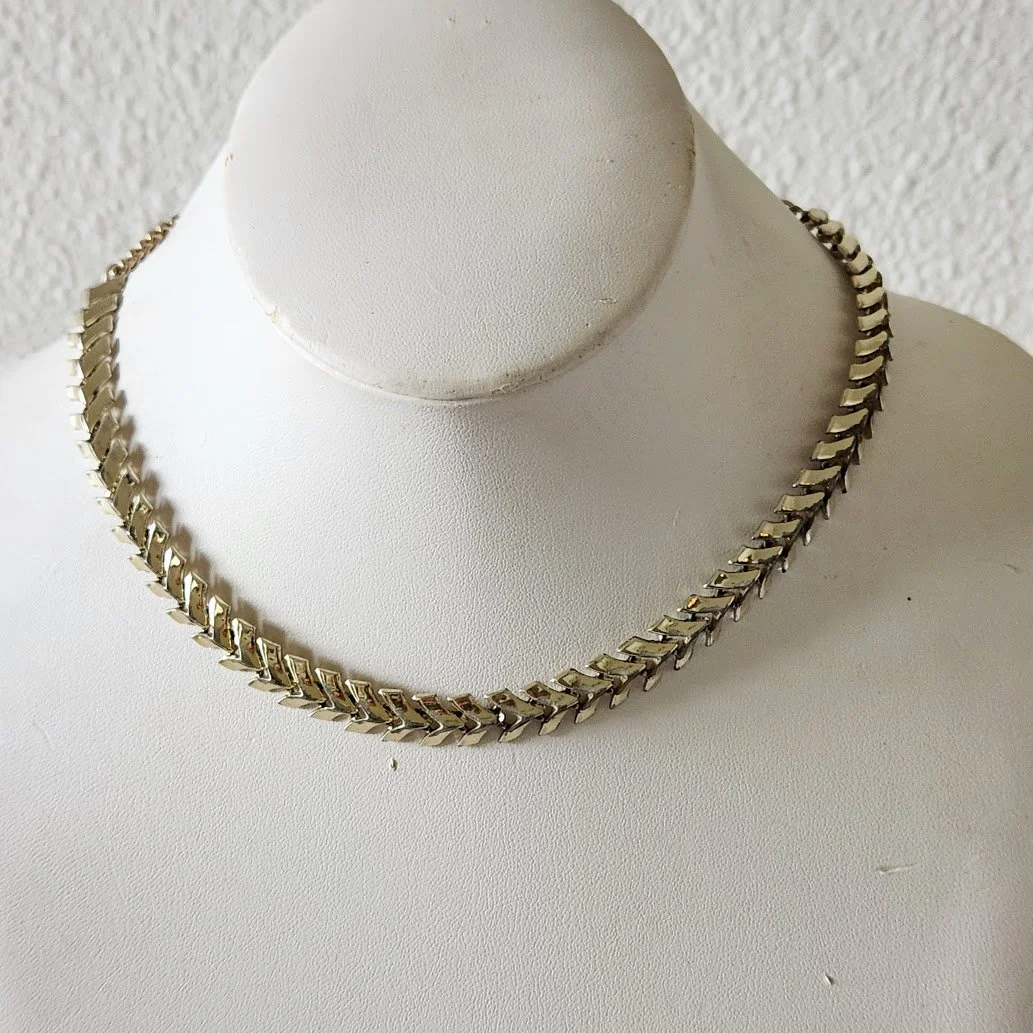 Silver Chevrons Choker Necklace 2.jpg